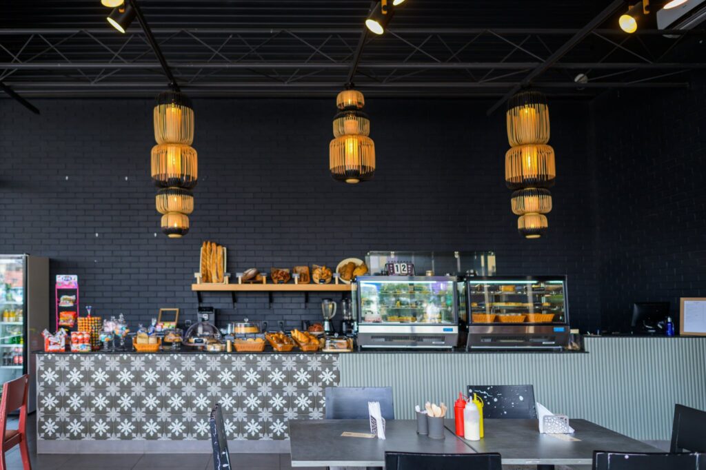 ambiance coffee shop & bakery radisson (pause gourmande à Antananarivo)